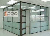 カスタマイズされたガラスキュービクル 壁 現代のオフィス 隔壁 2.0mm ガラス壁システム