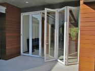 T5 アルミニウム折るドア コーナー Bi 山の家のコンドミニアムのための折るテラスのドア